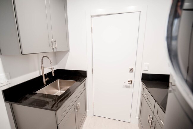 Foto del edificio - 449 Palm Dr