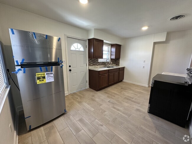 Building Photo - 3138 S Clement Ave