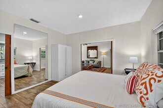 Building Photo - 6225 Pine Dr