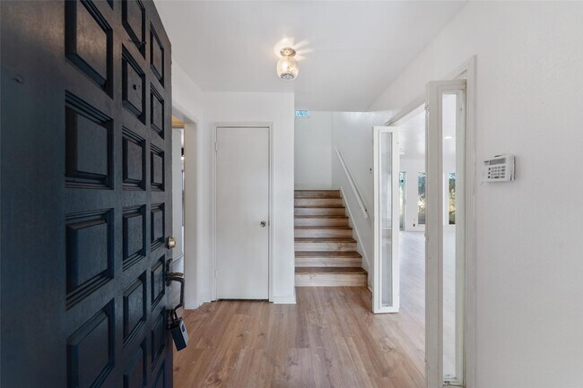 Building Photo - 10806 Bob White Dr