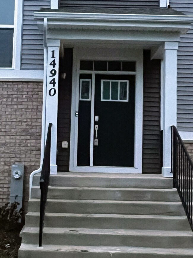 Building Photo - 14940 Dyer Ln