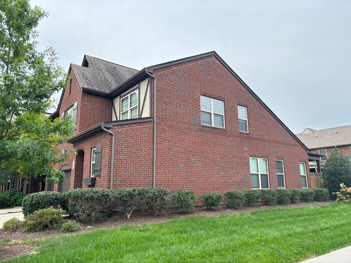 Primary Photo - Bridgemill end unit townhome!