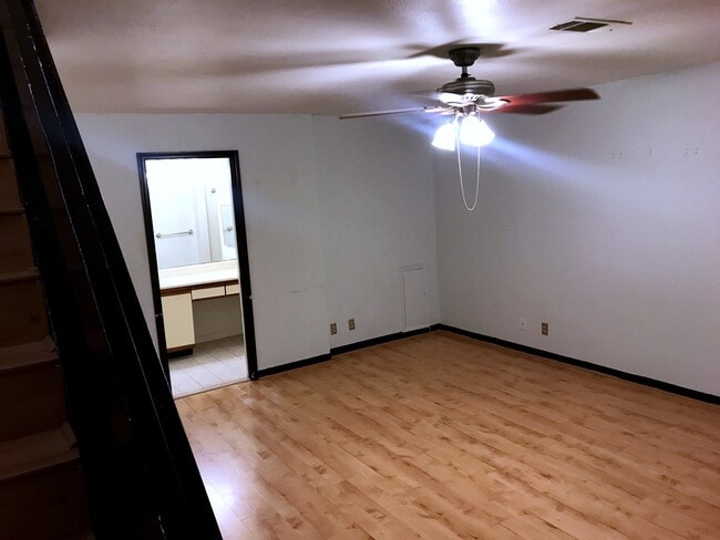Photo - 10703 Hampton Mill Terrace (Rockville, MD) Apartment