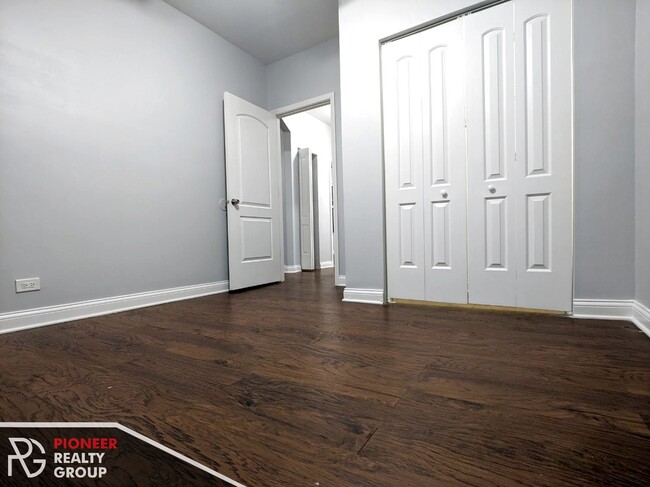 Building Photo - 3635 W Dickens Ave