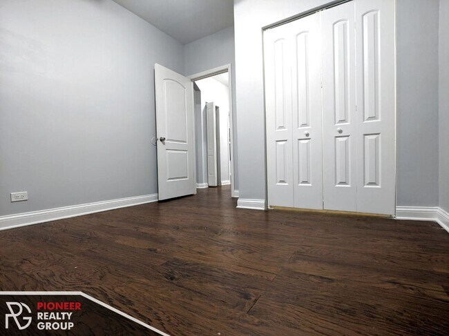 Building Photo - 3635 W Dickens