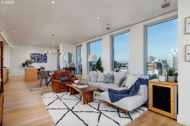 Building Photo - Charming 2BR Condo in Pearl District