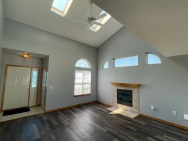 Foto del edificio - 5307 Chaucer Dr