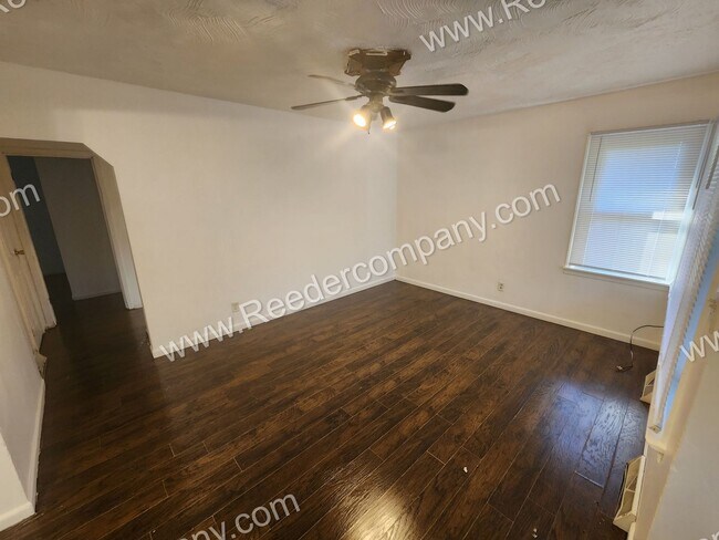 Foto del edificio - You can't miss out on this 2 bedroom 1 1/2...