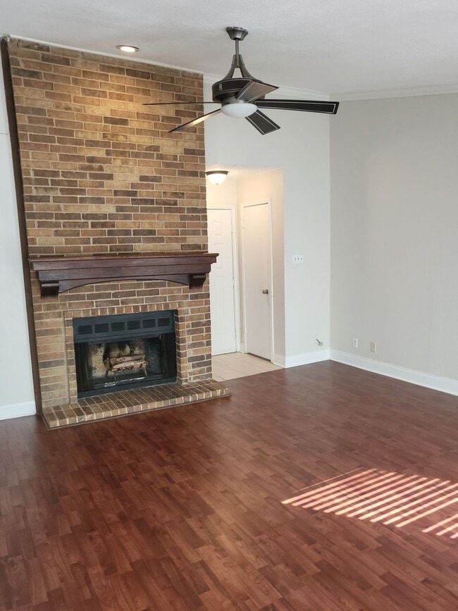 Photo - 1912 Emerald Pl Apartment