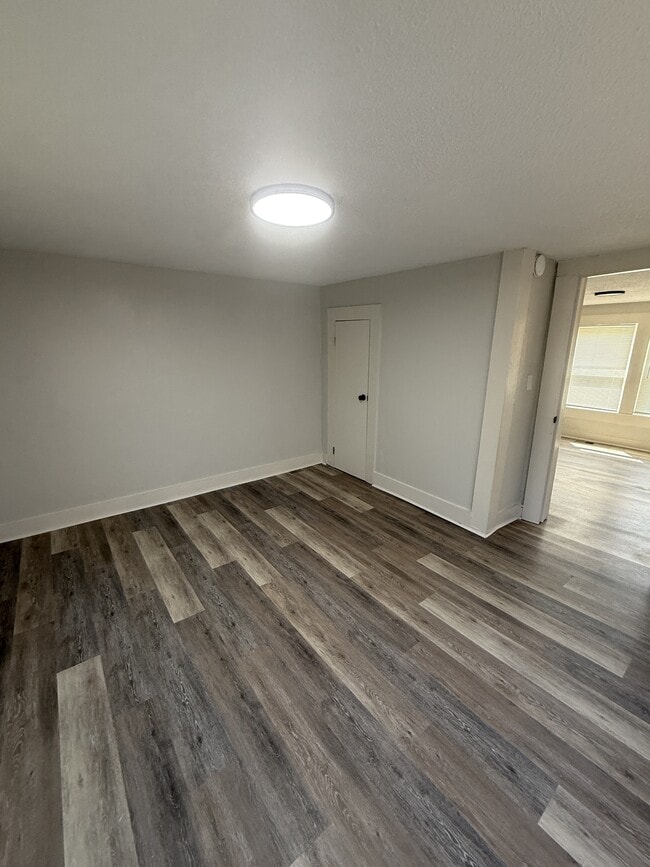 Building Photo - 537 37th Terrace W