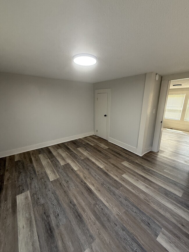 Foto del edificio - 537 37th Terrace W