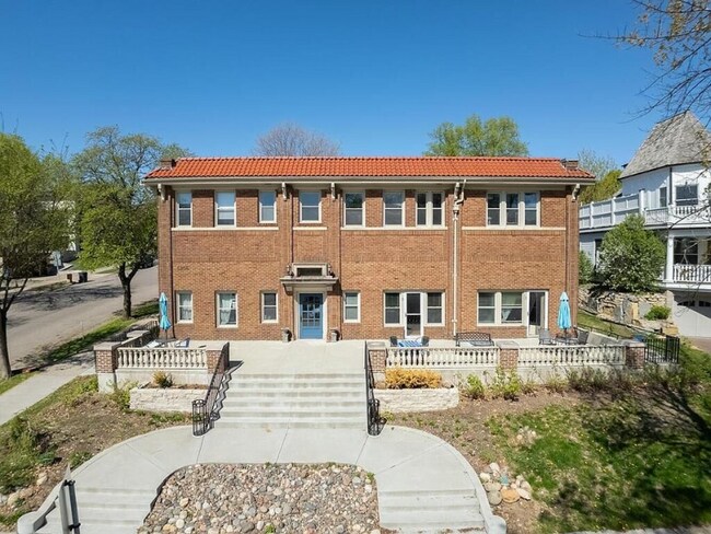 Building Photo - 4136 Queen Ave S