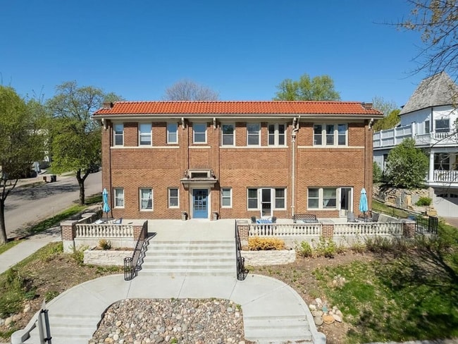Building Photo - 4136 Queen Ave S