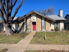 Building Photo - 2409 Stoneleigh Dr