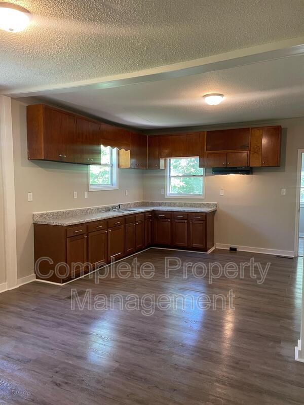 Building Photo - 2121 33rd Avenue North