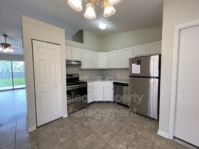 Foto del edificio - 6509 Pine Meadows Ln