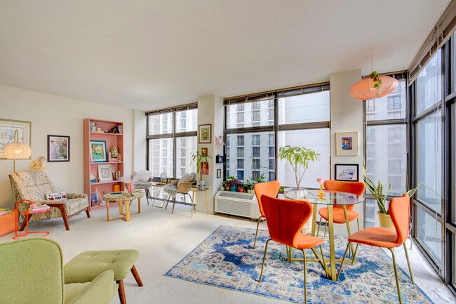 Building Photo - 65 E Scott St