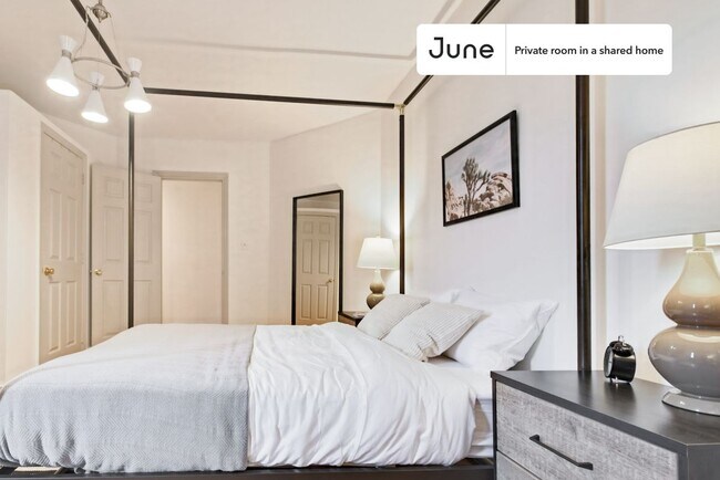 Building Photo - Room in Shared 4 bed/1 bath home