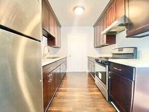 Building Photo - 1026 N Hudson Ave