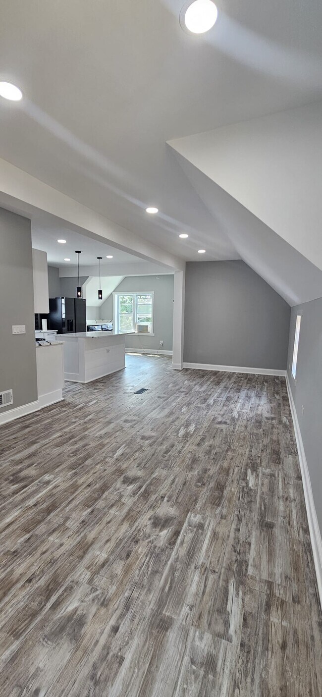 Building Photo - 3628 N Christiana Ave