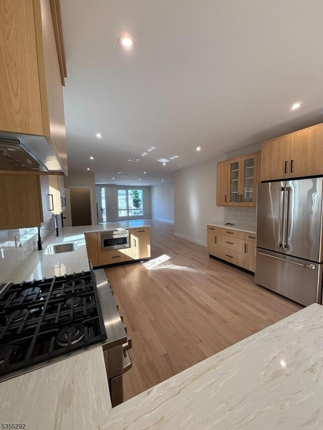Building Photo - 67 W Harwood Terrace
