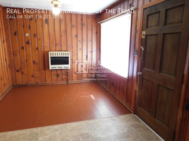 Building Photo - Move in Special! - Cozy 1 Bedroom/1 Bath i...