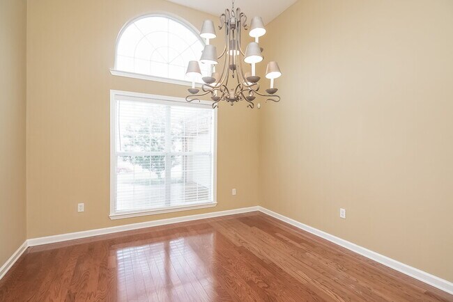 Foto del edificio - 84 Forked Creek Pkwy