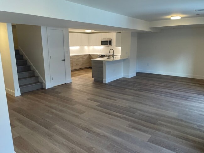 LUXURY 2 BED 2.5 BATH DUPLEX, All New , Laundry in Unit Garage Pool,. NO fee - LUXURY 2 BED 2.5 BATH DUPLEX, All New , Laundry in Unit Garage Pool,. NO fee House