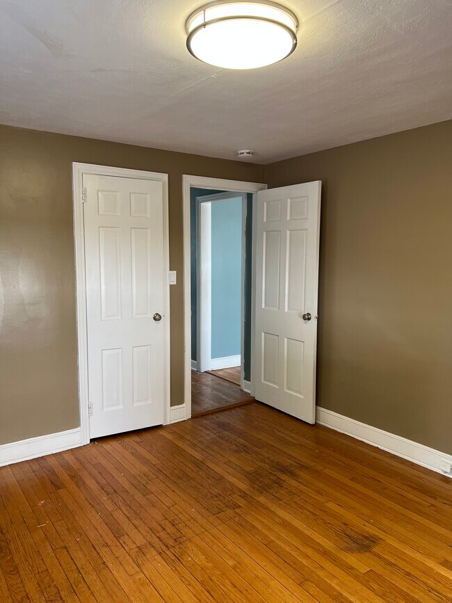 247 Murray St Unit 1, Meriden, CT 06450 Apartments in Meriden, CT