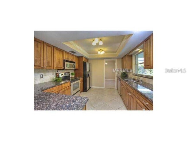 Building Photo - 2225 Riviera Dr