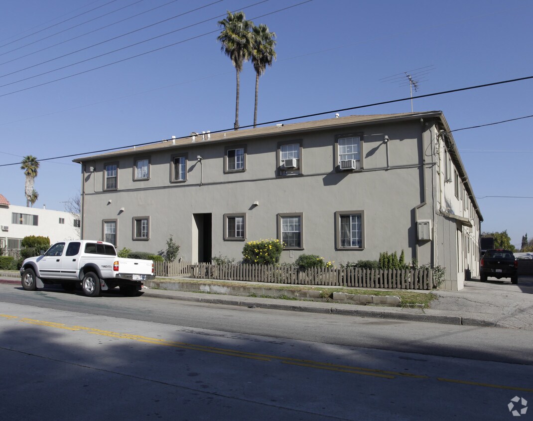 Building Photo - 14048-14058 Sylvan St