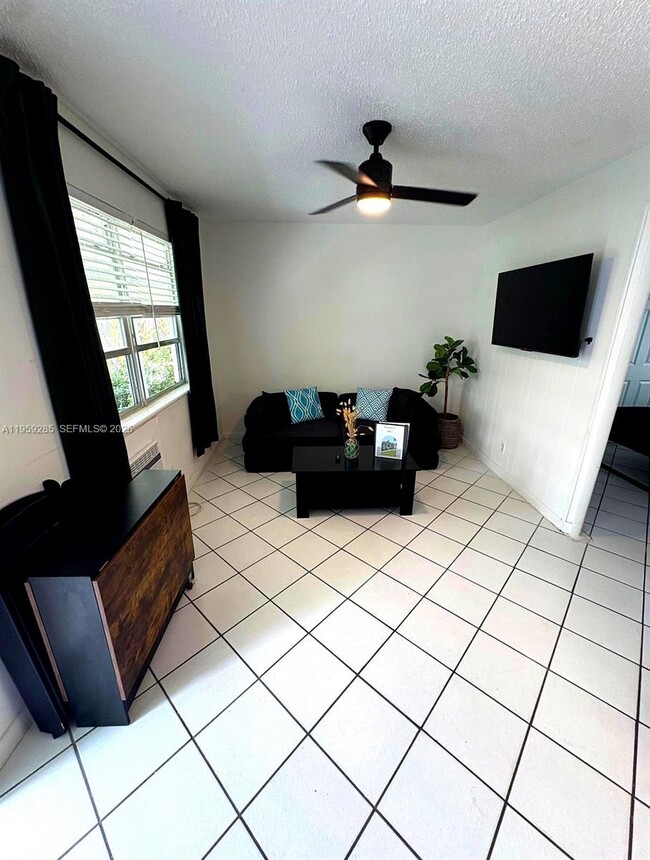 Building Photo - 3210 Canal Dr