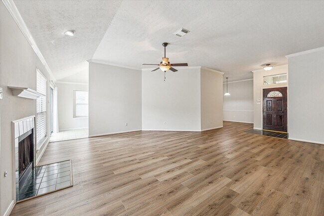 Foto del edificio - 6114 Fox Wind Ct