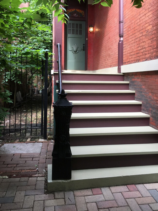 Building Photo - 1554 N Hoyne Ave