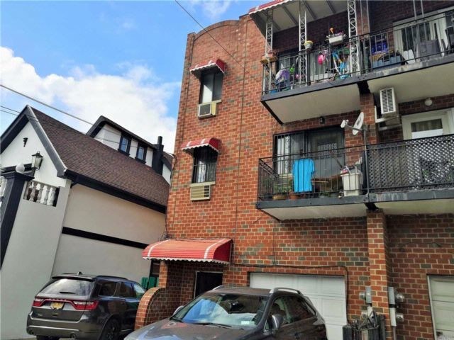 Foto principal - 108-25-108-46 46th Ave