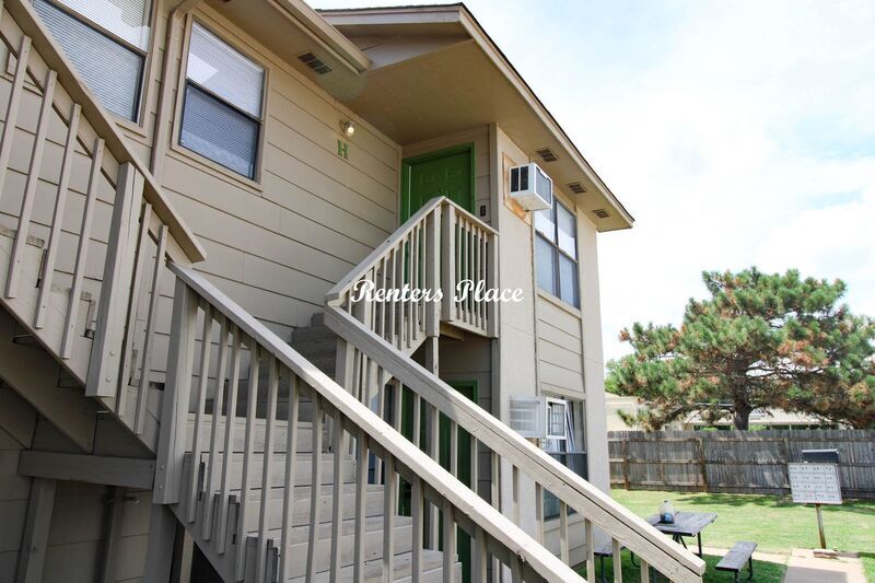 Foto principal - 811 E Pecan St S