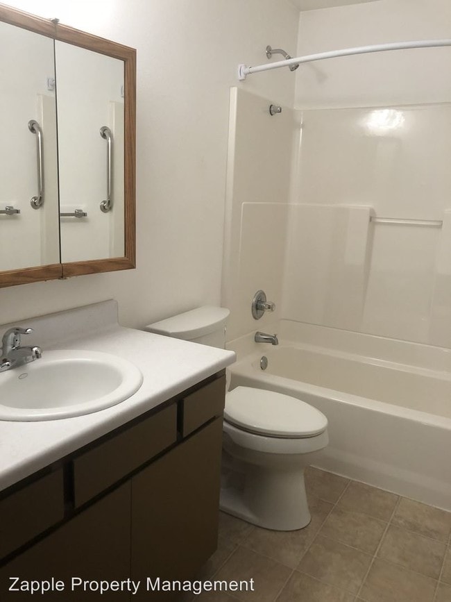 Building Photo - 2 br, 2 bath House - 104 W. Riverside