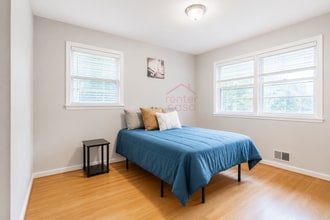 Building Photo - 2719 Knollview Dr