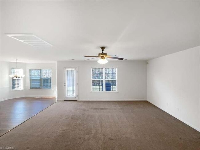 Building Photo - 2102 Longburn Dr