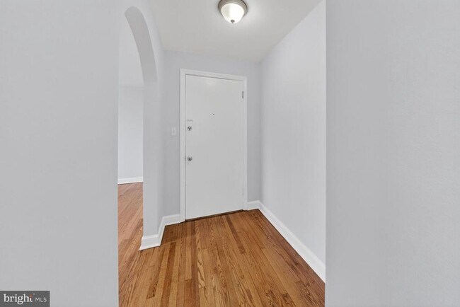 Foto del edificio - 4701 Ravenswood Rd