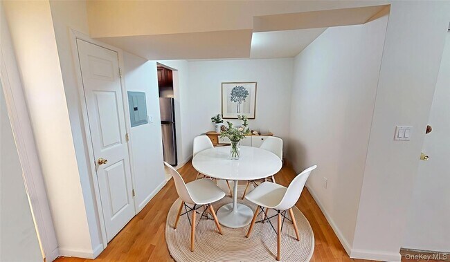 Foto del edificio - 110-19 72nd Rd