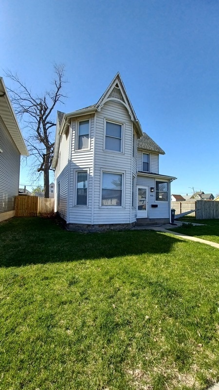 Building Photo - 415 6th Ave SW