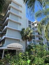 Building Photo - 9800 W Bay Harbor Dr