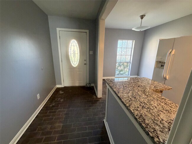 Foto del edificio - 5212 Arboles Dr