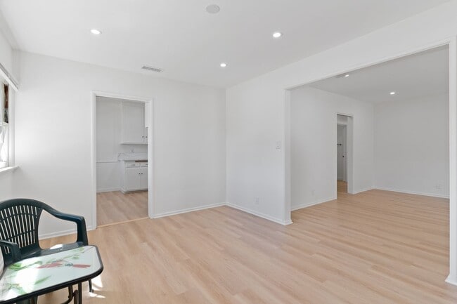 Foto del edificio - 237 Belmont Ave