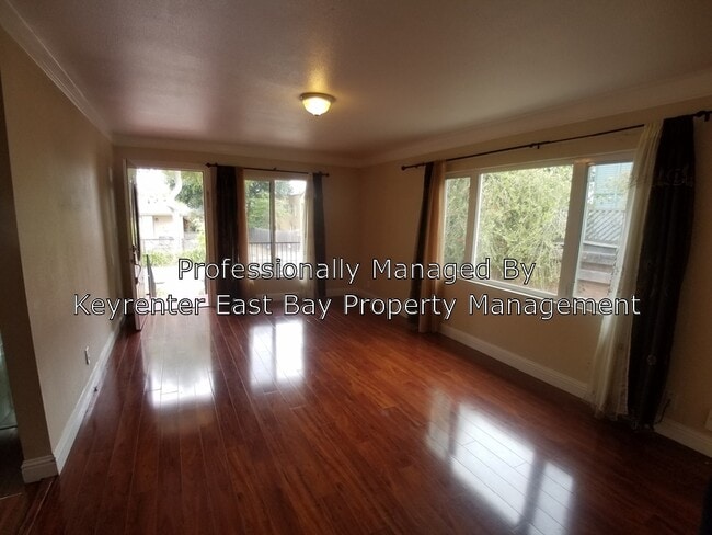 Building Photo - 1407 Stannage Ave