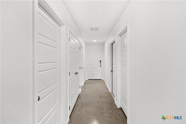 Building Photo - 1214 Concord Dr