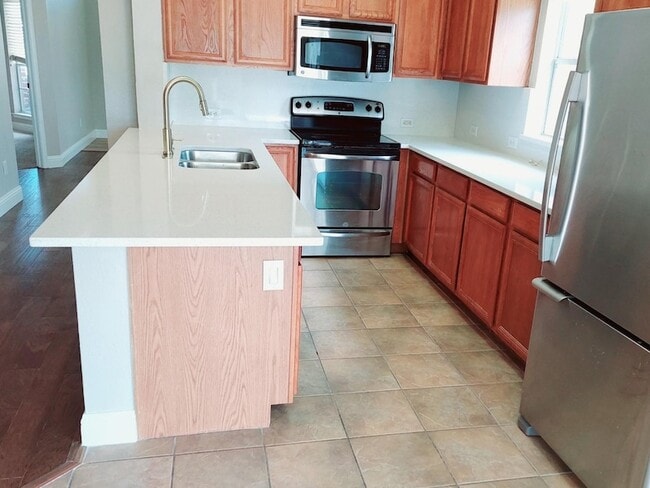 Foto del edificio - 7901 Whispering Tree Ln