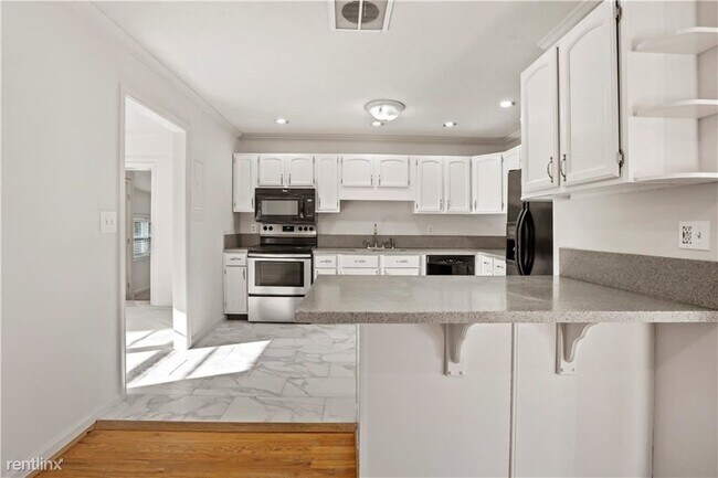 Building Photo - 3 br, 1 bath House - 3056 Rita Way Se