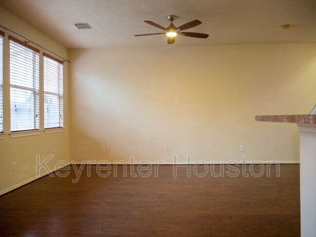 Building Photo - 47 Wickerdale Pl